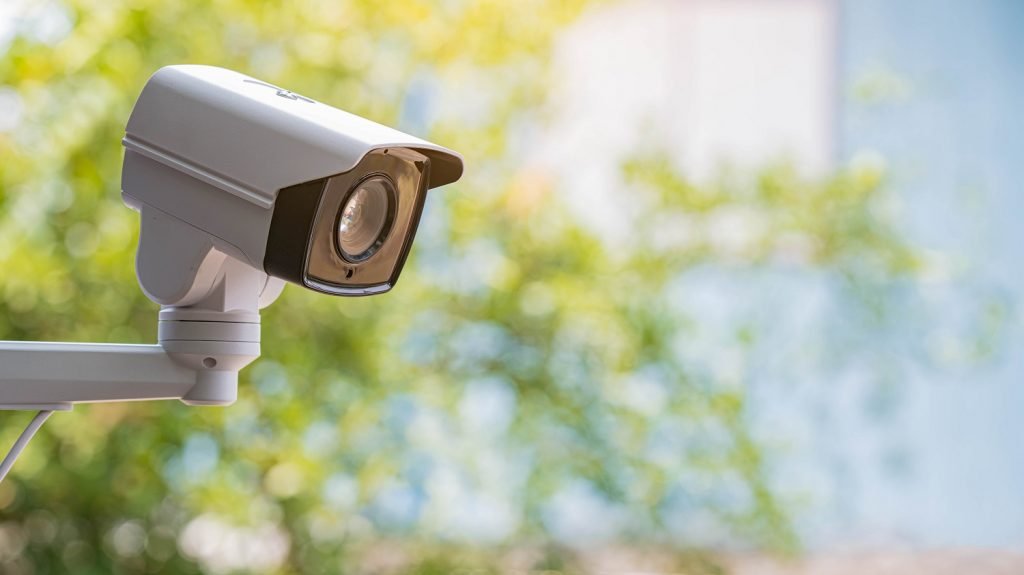 Caméra de vidéosurveillance extérieure installée par Dome Alarme Protection